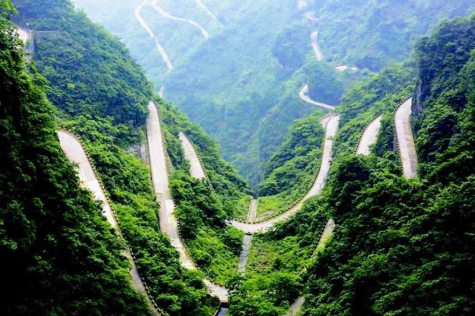 1492658636168931.jpeg 张家界天门山盘山公路.jpeg
