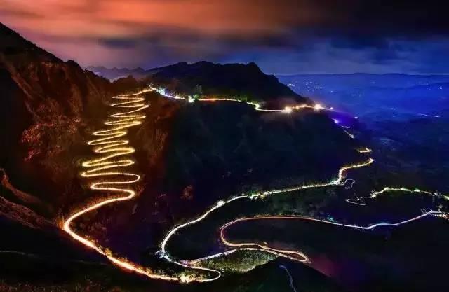 1492659303993232.jpeg 骑行天门山盘山夜景图.jpeg